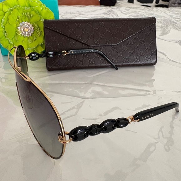 Gucci shield sunglasses with case! - Picture 2 of 3